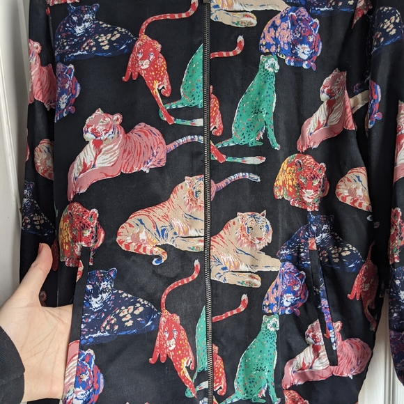 FREE with purchase 🤩 Zara tiger zip-up - Picture 3 of 6